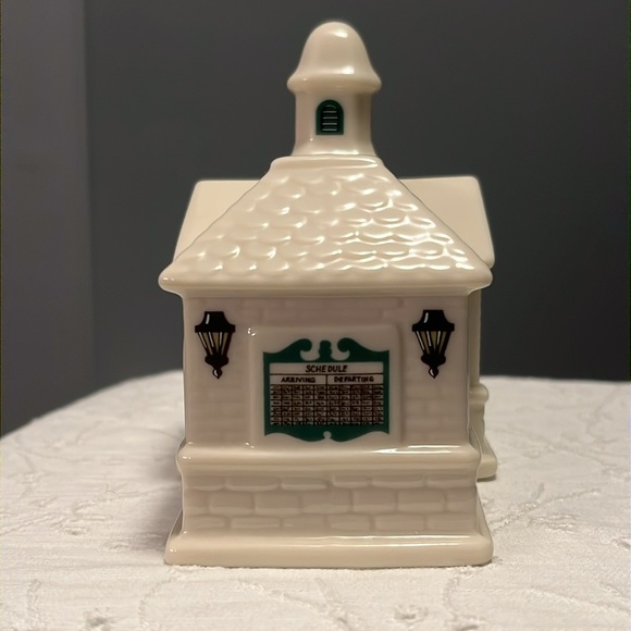Vintage Lenox Holiday Village Collection Train Station 1992 "Lenox Station" NWT - Picture 3 of 15